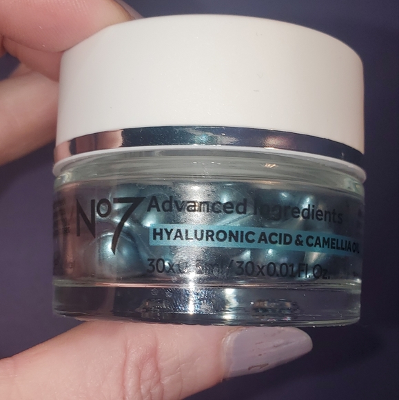No 7 hyaluronic plumping reduce fine lines serum - Picture 3 of 3